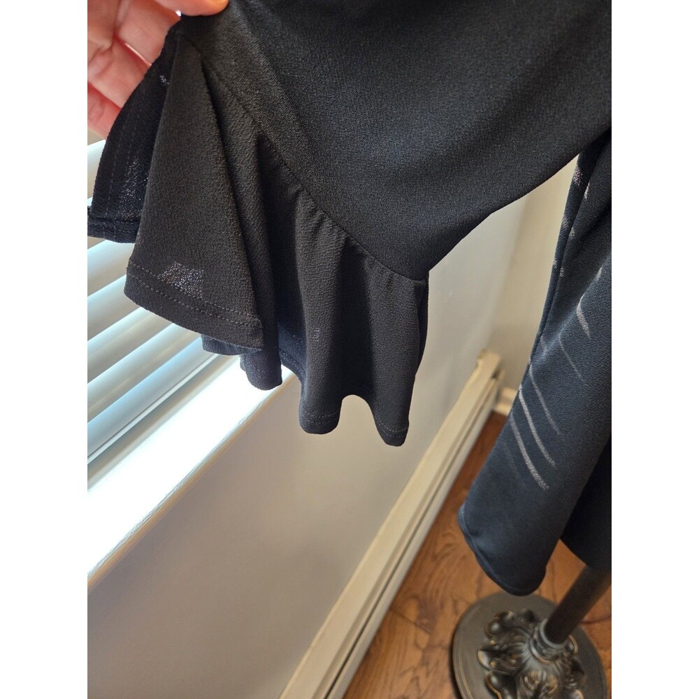 Green Envelope Black Elbow Length Sleeve Black Blouse with Keyhole Openings, M - Picture 5 of 7